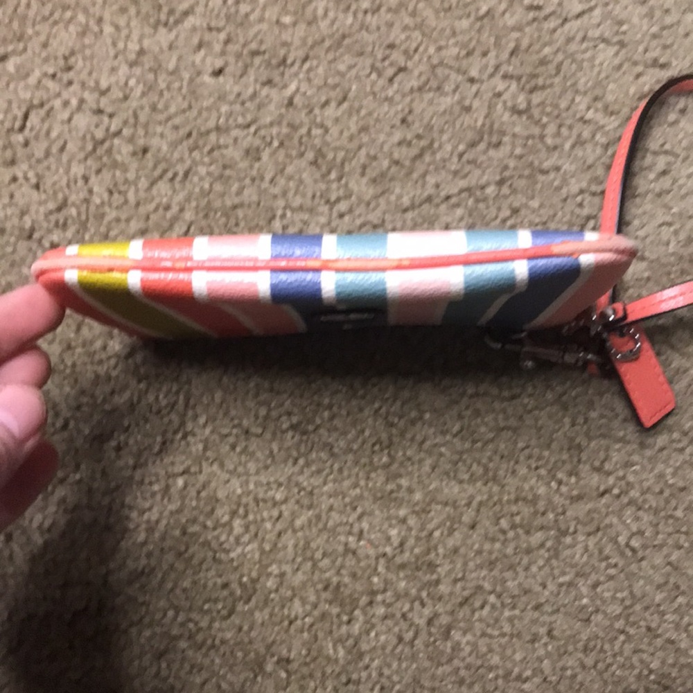 SOLD💥COACH Peyton Multistripe Small Wristlet - Picture 6 of 9